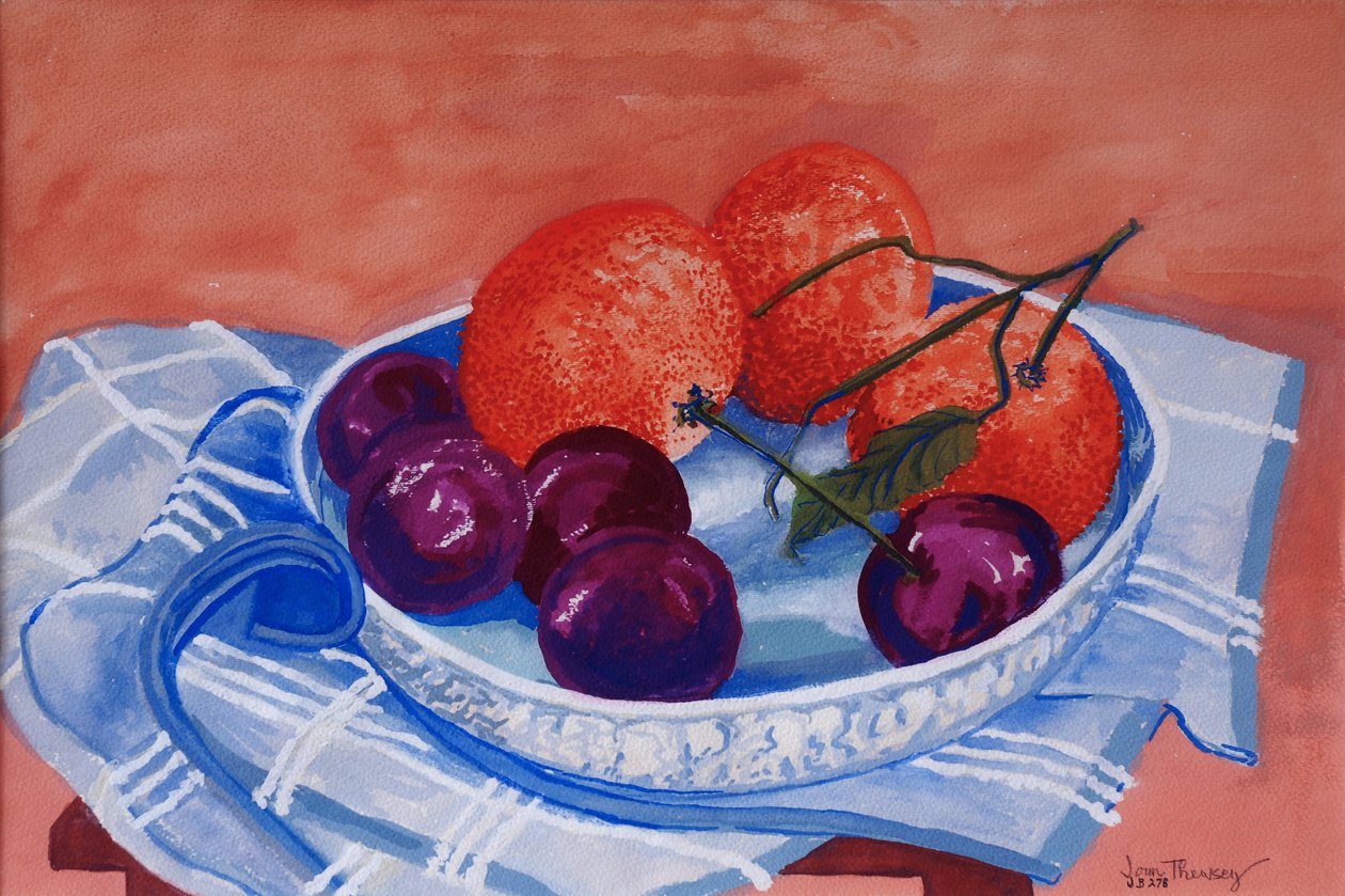 Plommon och mandariner i ett fat, 2013, gouache. av Joan Thewsey