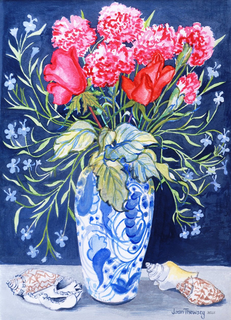 Rosor, nejlikor och lobelia i en blå och vit vas, 3 skal-textilier 2011 (vattenfärg) av Joan Thewsey