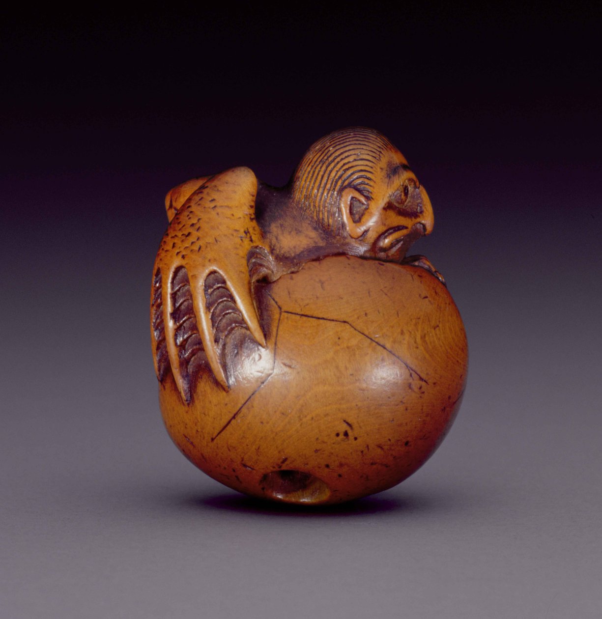 Netsuke föreställande tengu no tamago, ca 1770-90 (trä) (se även 193830) av Jobun