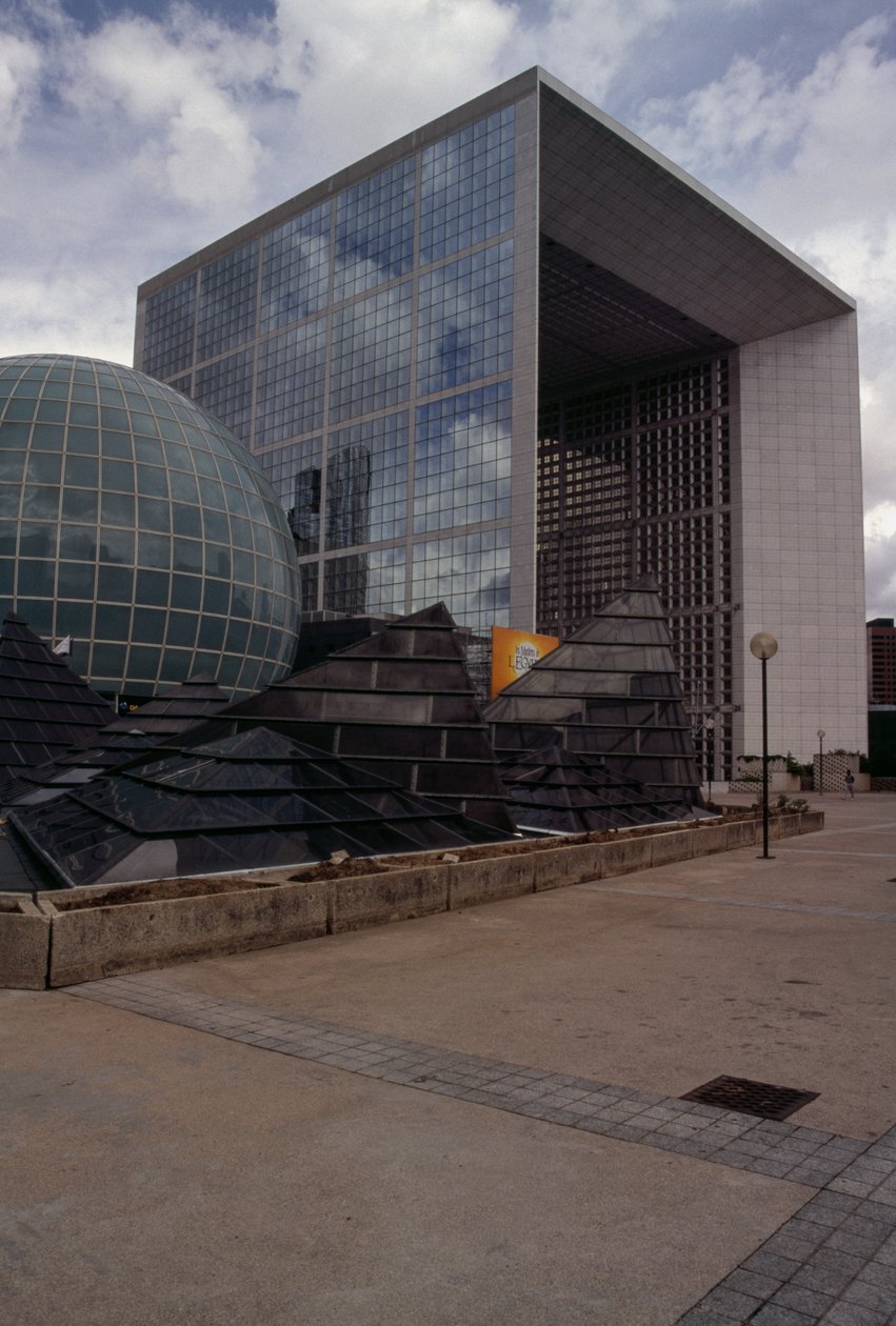 Byggnader i La Defense-distriktet, Paris, Ile-de-France, Frankrike, Detalj av Johan Otto von & Andreu Paul (1938 2018) Spreckelsen