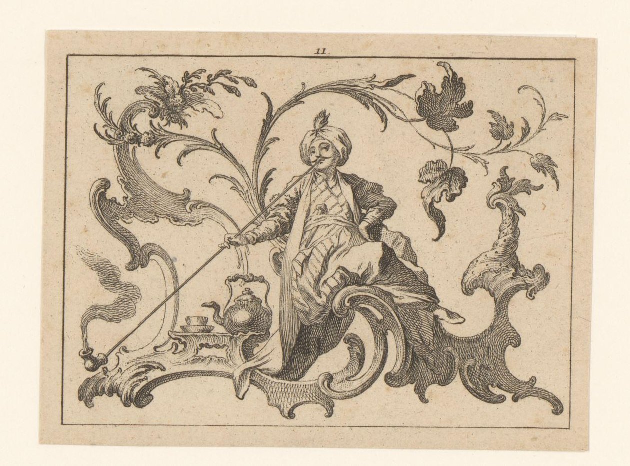 Piporökande man med turban sittande på en rokokostrydnad, bredvid honom en kanna, en kopp och ett fat Smokers on rokoco ornament (serietitel) av Johann Esaias Nilson
