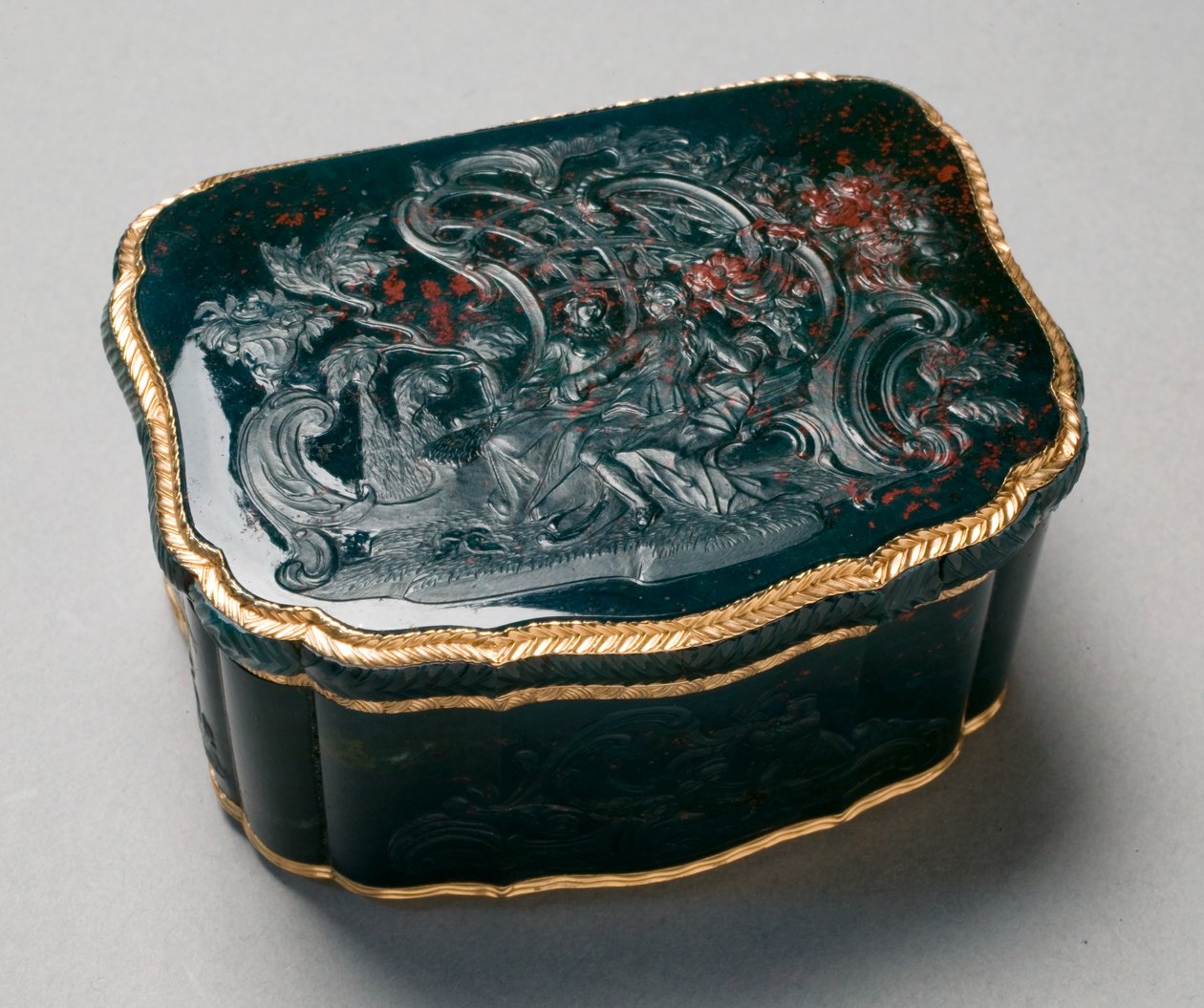 Snusdosa, målad av Carl Gustav Klingstedt (1657-1734), ca 1750 (guldmonterad snidad blodsten) av Johannes George (attr. to) Klette