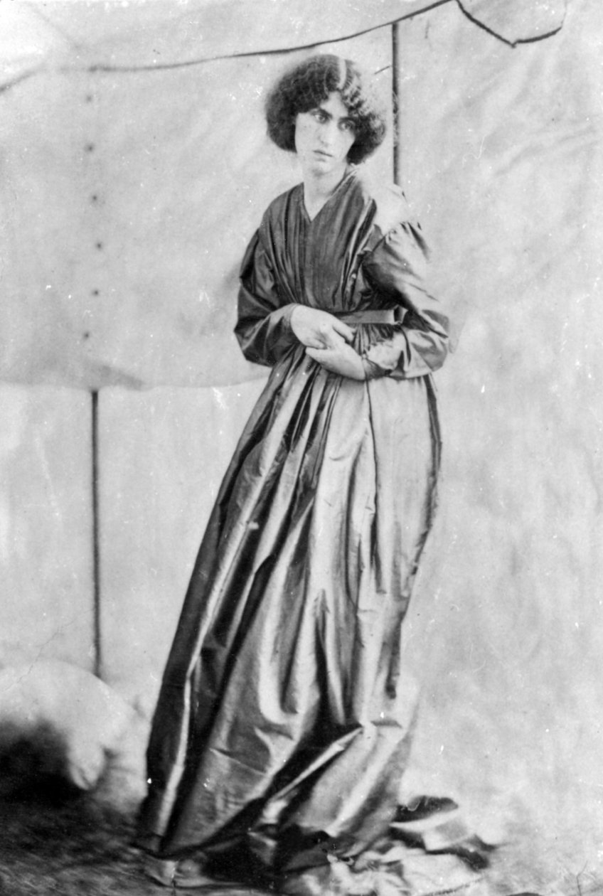 Jane Morris, poserad av Dante Gabriel Rossetti, 1865 (albumintryck) av John R. Parsons