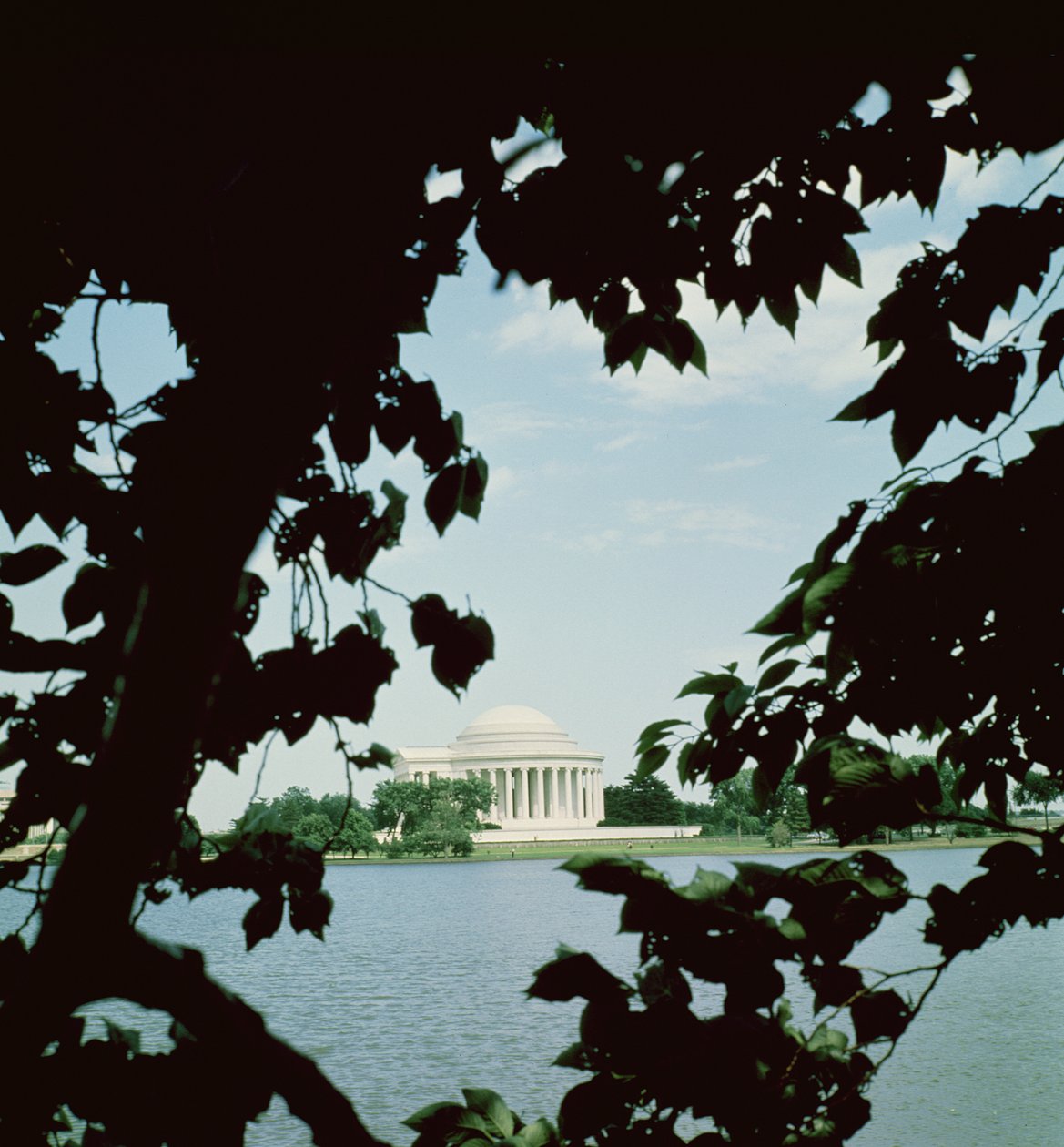 Utsikt över Jefferson Memorial, byggt 1938-43 av John Russell Pope