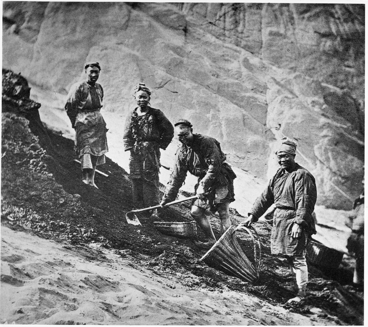 Kinesiska kolgruvarbetare, ca 1867-72 av John Thomson