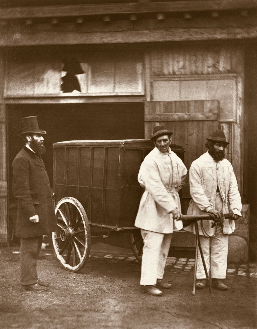 Public Disinfectors, från "Street Life in London", 1877-78 (woodburytype) av John Thomson