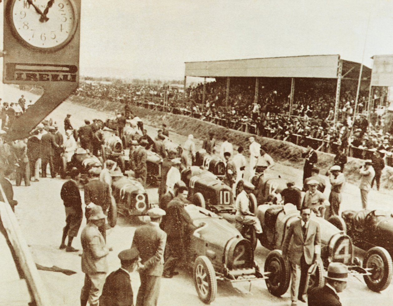 Uppställning före start av Grand Prix i Tunisien av Walter Charles Mills