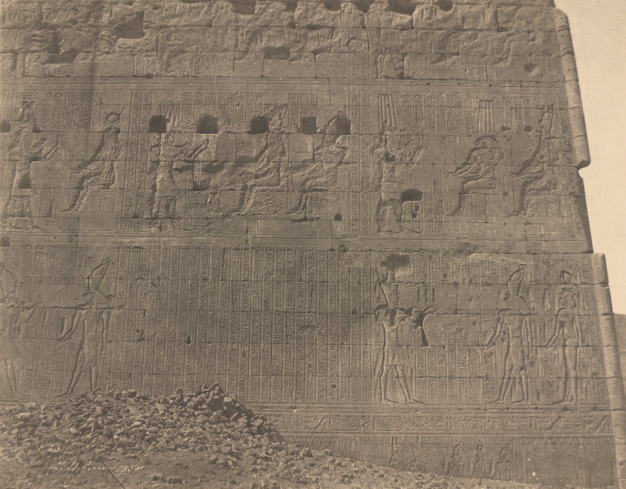 Edfu-skulpturer och inskriptioner på orientaliskt ansikte, 1854. av John Beasley Greene