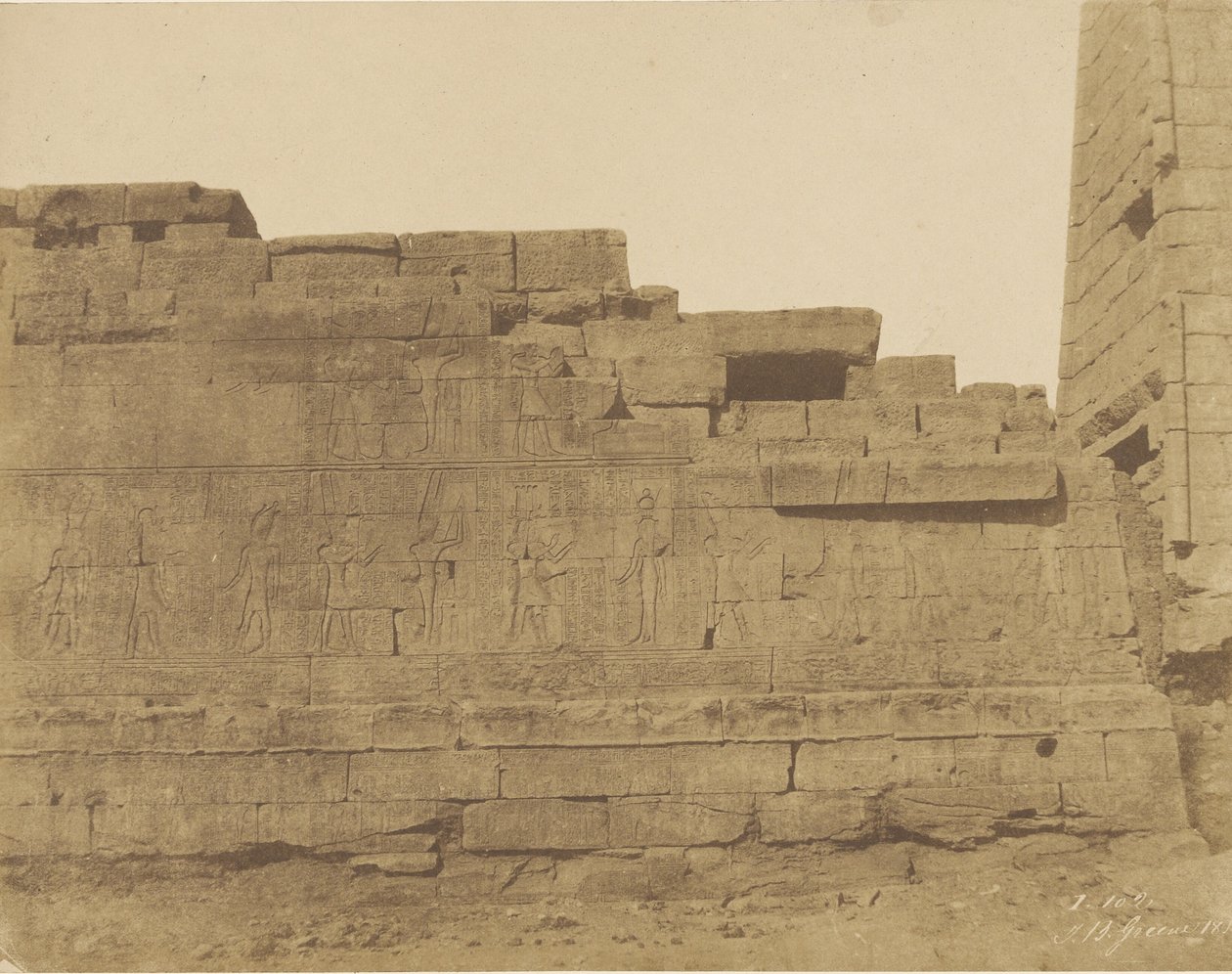 [Karnac, Templet söder om Hypostyle Hall, Södra väggen (exteriör) av John Beasley Greene