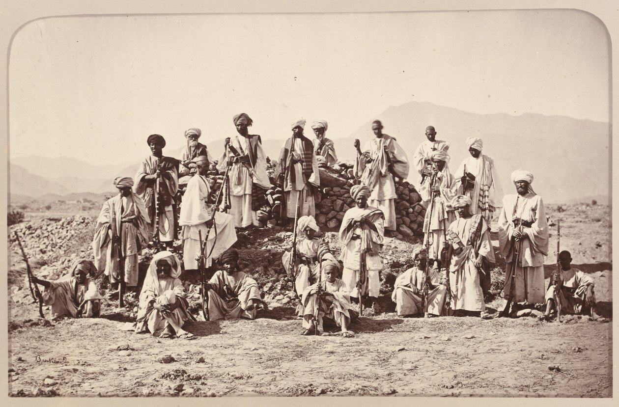 ?Afridi Picket nära Jumrood, Khyber och Rotass på avstånd?, 1879 cirka av John Burke