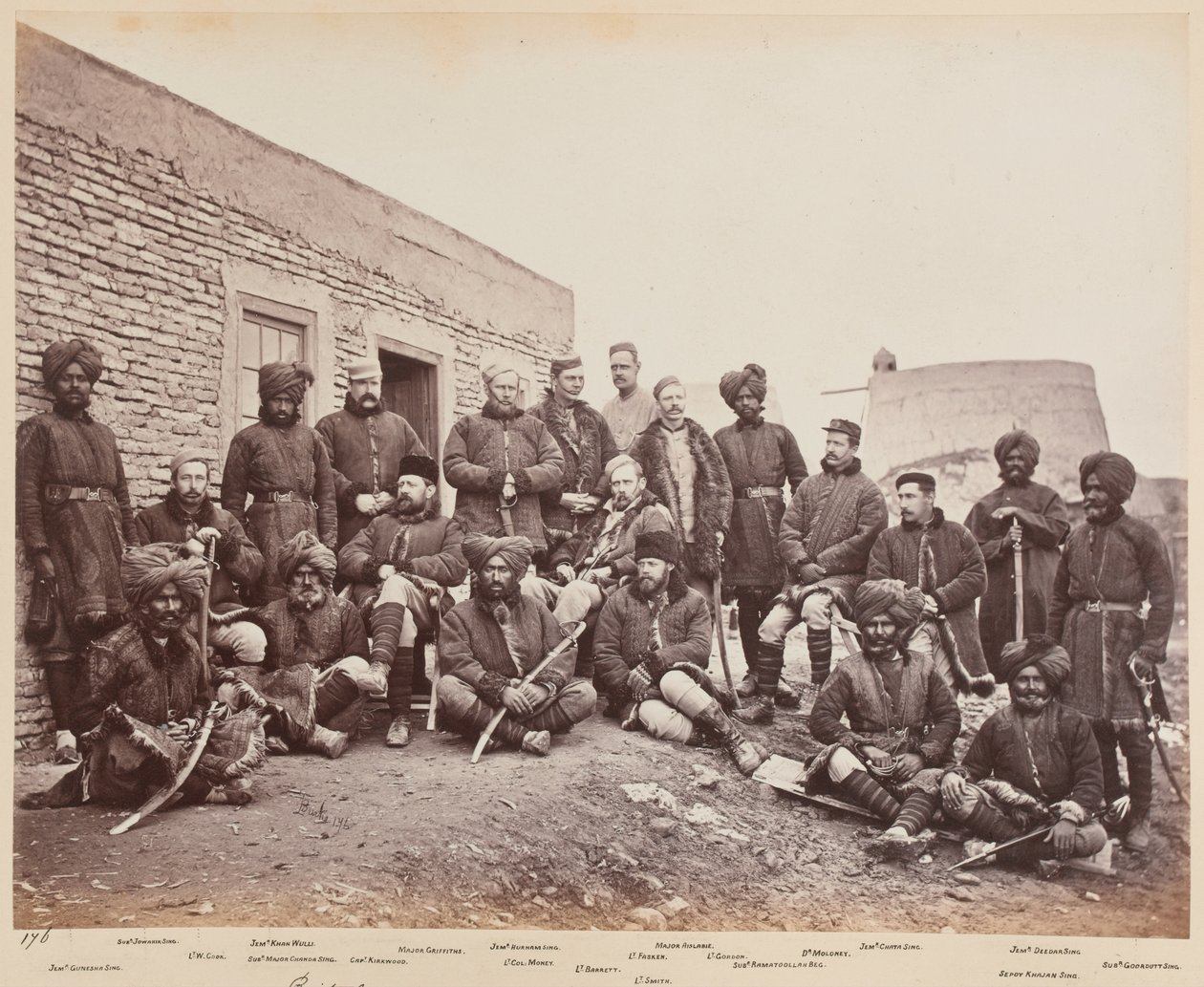 Brittiska och infödda officerare, 3:e sikher, 1879 av John Burke