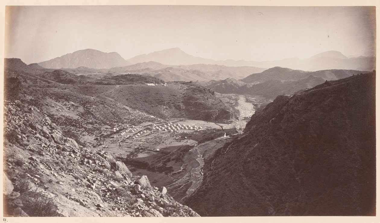 ?Allmän vy från Ali Musjid, ser tillbaka mot Peshawar?, 1878 ca. av John Burke