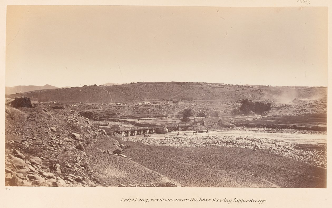 ?Safed Sang, sett från andra sidan floden som visar Sapper Bridge?, 1878 cirka av John Burke