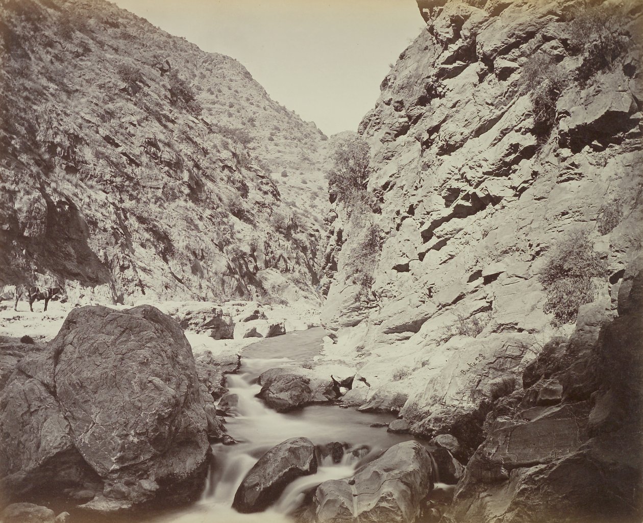 ?Skärp vändning i smutsen [under Ali Masjid], en mycket grov bit?, 1879 av John Burke