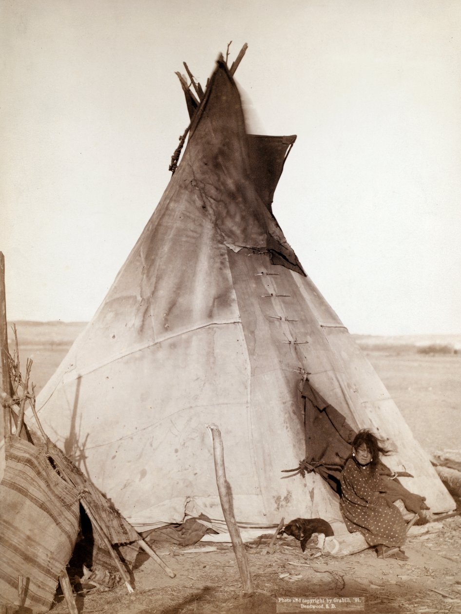 Oglala flicka som sitter framför Tipi av John C. H. Grabill