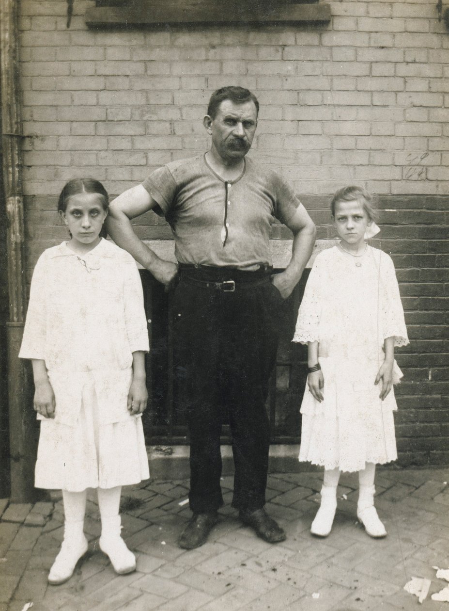 En arbetare och hans döttrar, Kensington, Philadelphia av John Frank Keith