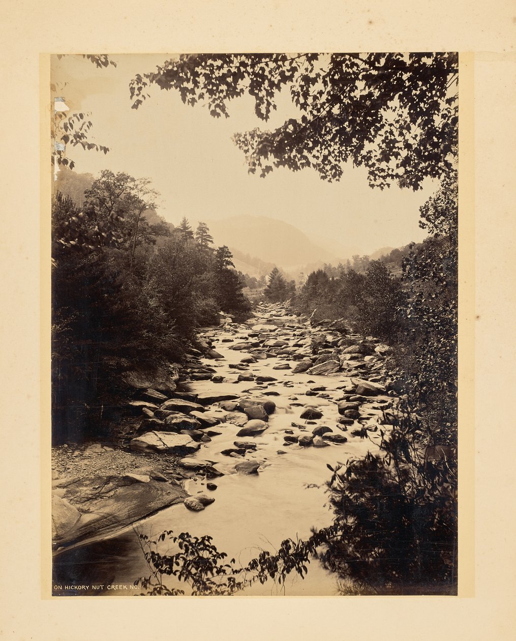 Vid Hickory Nut Creek, North Carolina av John K. Hillers