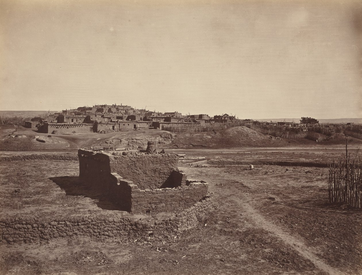 Zuni Pueblo, 1879 (foto) av John K. Hillers