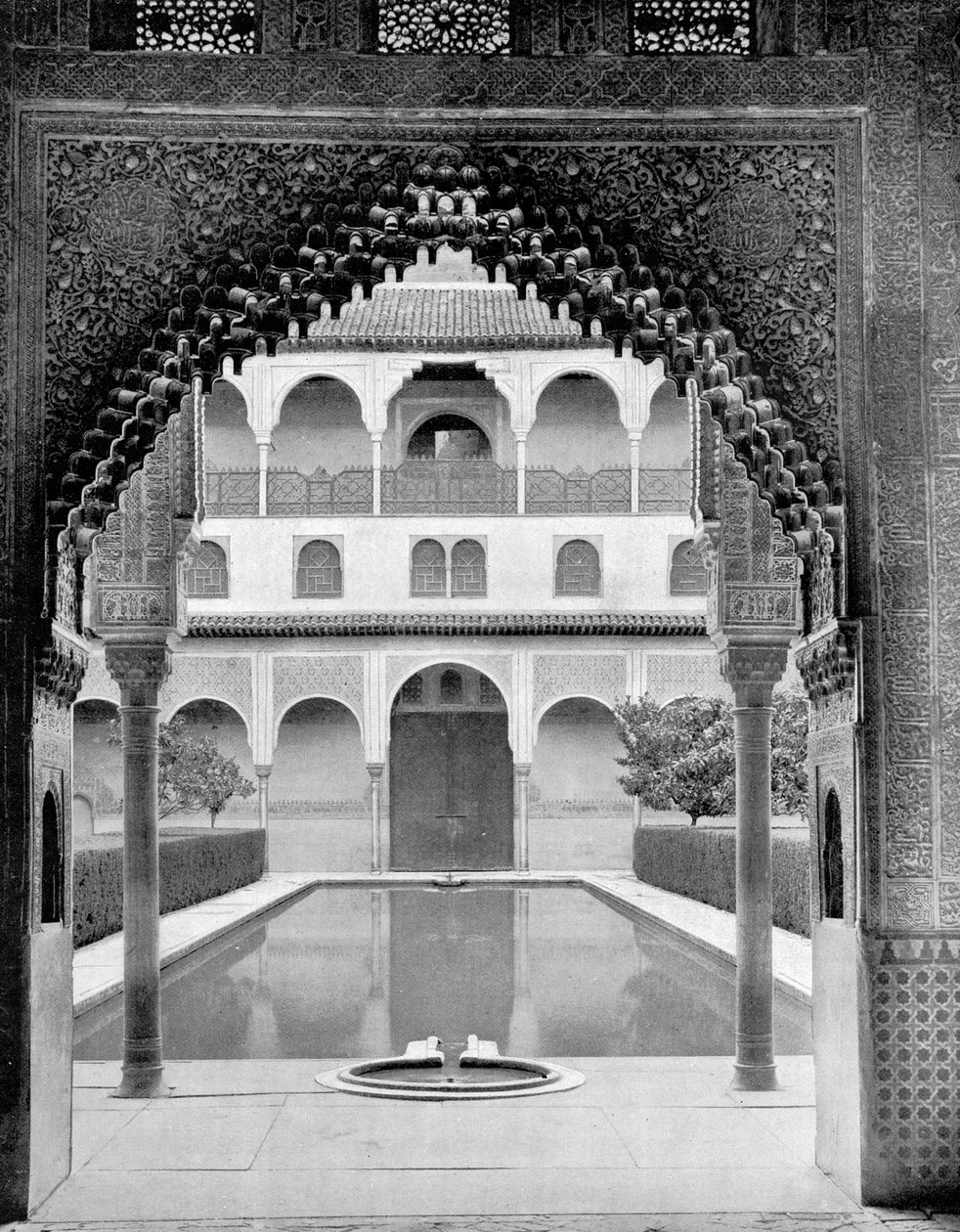 Court of the Myrtles, Alhambra, Spanien, 1893. av John L. Stoddard