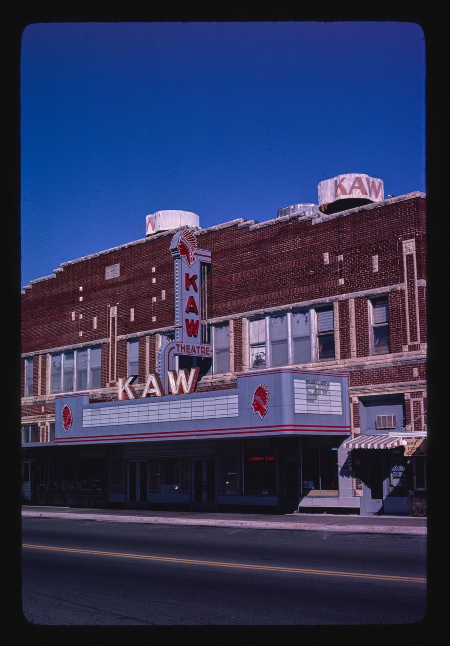 Kaw Theater, Washington Street, Junction City, Kansas, USA av John Margolies