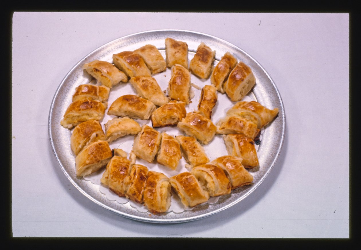Knishes, potatis och ost, Menges Resort, Livingston Manor, New York, USA av John Margolies