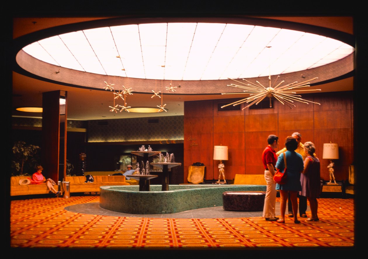 Nevele Hotel Lobby, Wawarsing, New York, USA av John Margolies