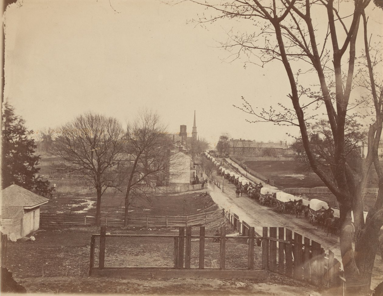 Tåg med armévagnar på väg in i Petersburg, Virginia,april 1865 (foto) av John Reekie