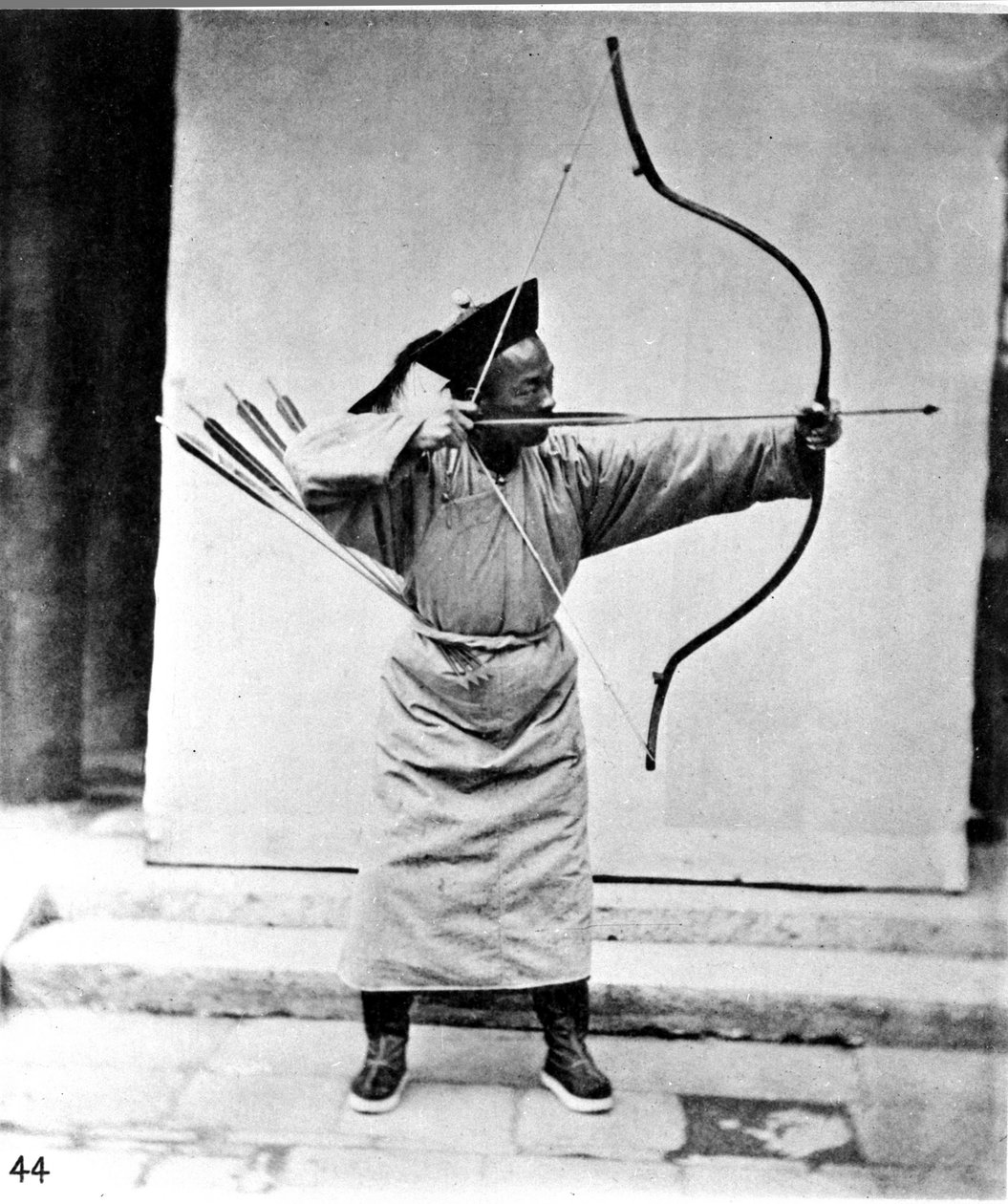 Kina, bågskytt, ca 1870 (foto) av John Thomson