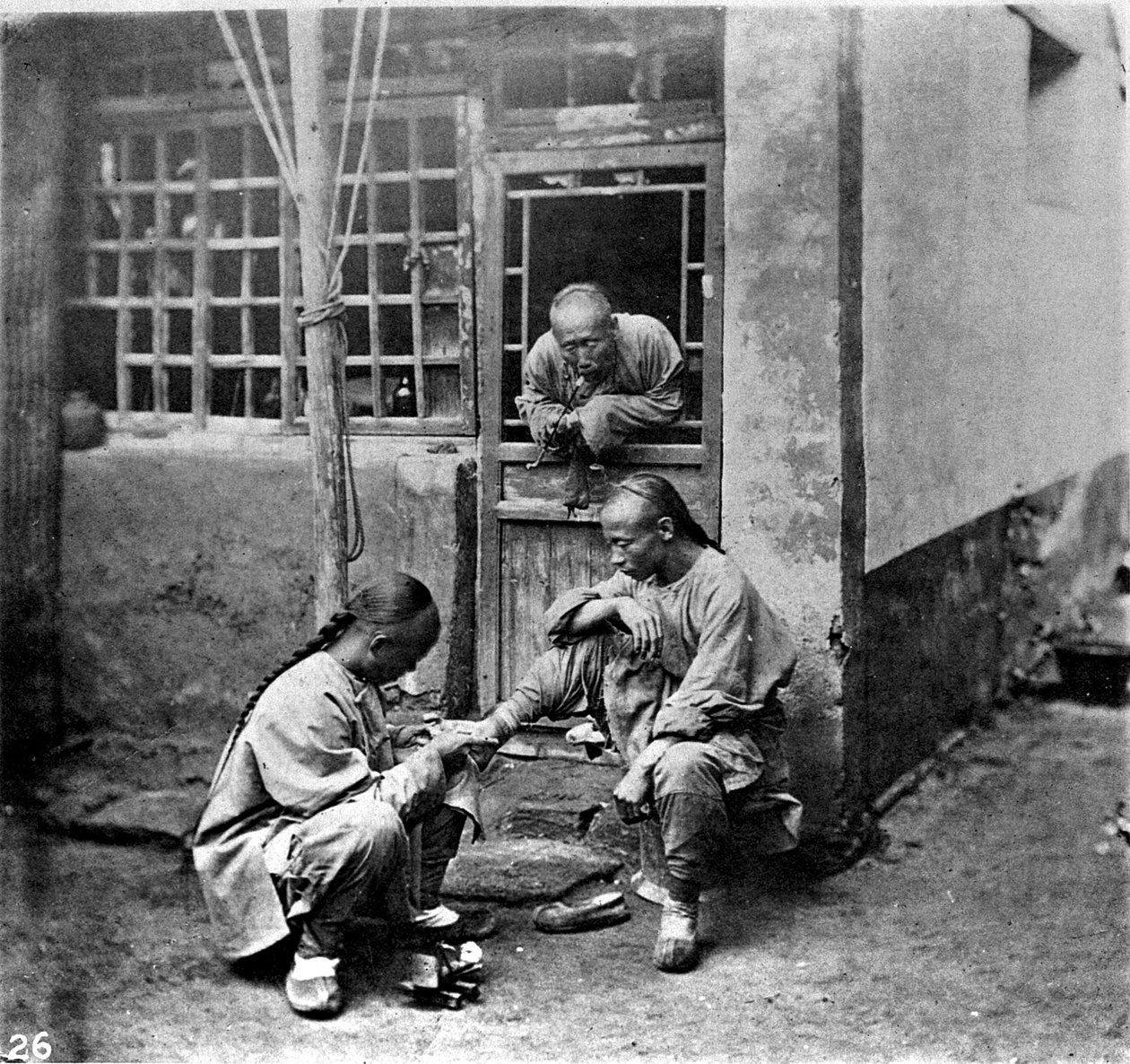 Kina, pedikyren, ca 1870 (foto) av John Thomson