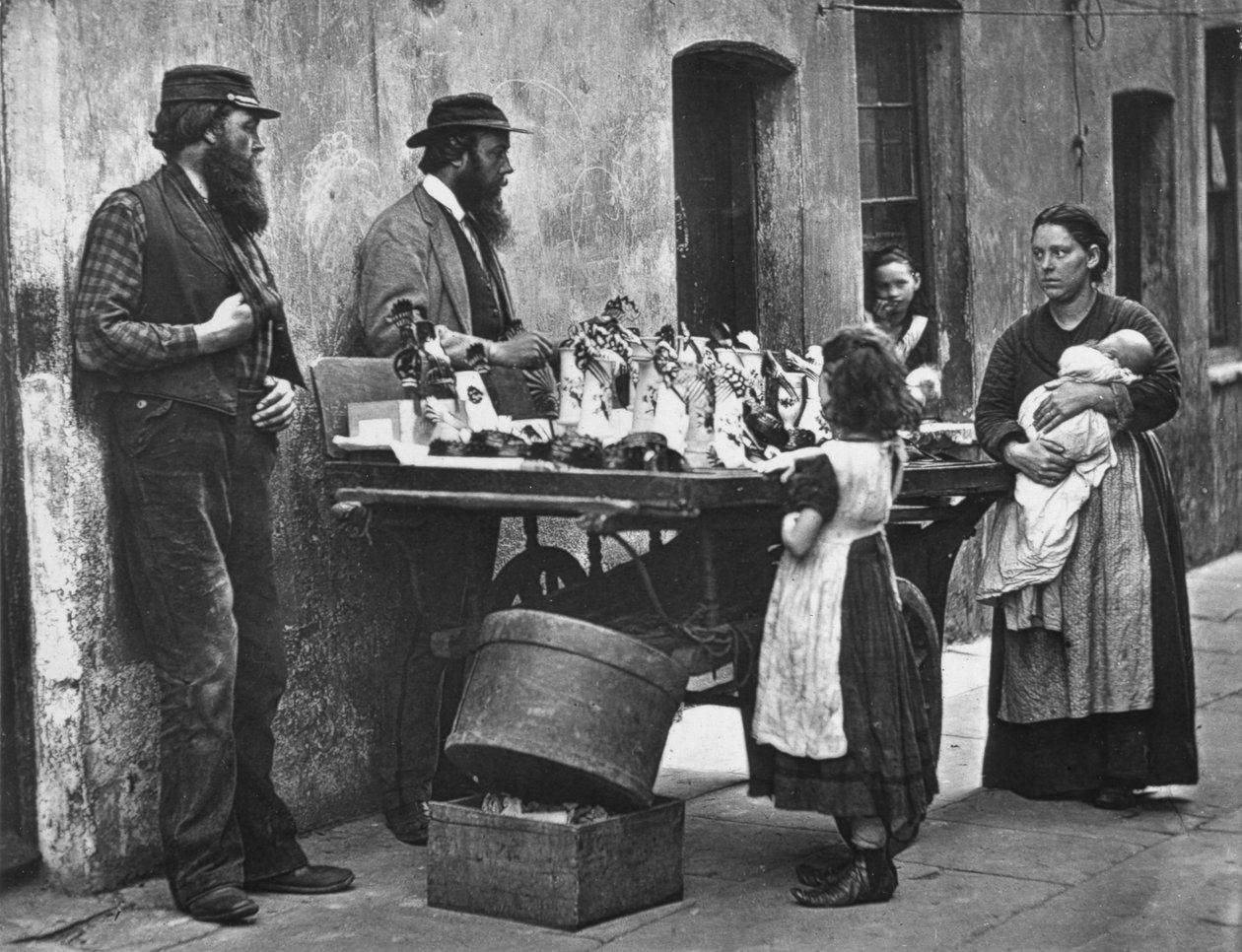 Återförsäljare av Fancy-Wear, från "Street Life in London", av J. Thomson och Adolphe Smith av John Thomson