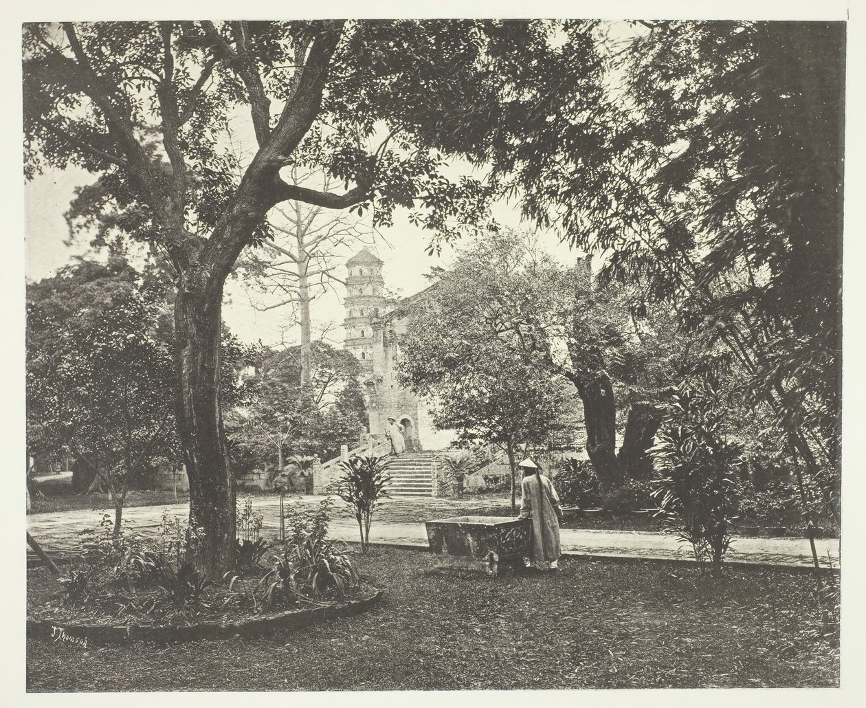 Den brittiska konsulären Yamun, kanton, ca. 1868. av John Thomson