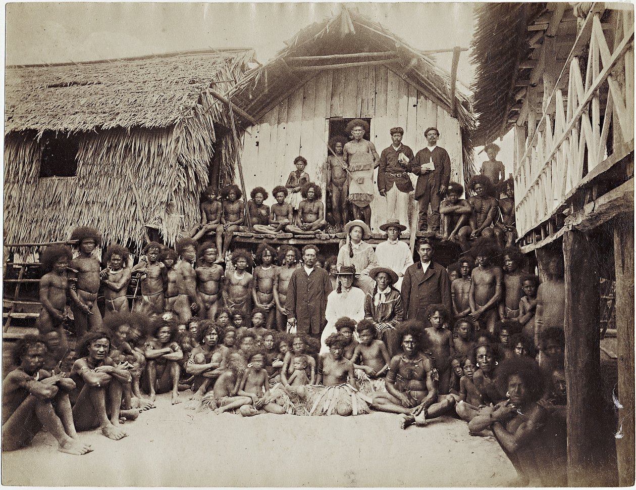 Mission House Parimata, Aroma, Nya Guinea, 1885 (albumintryck) av John W. Lindt