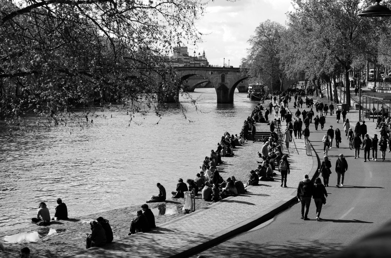 Paris på våren, 2022 (foto) av Jon Nicholson