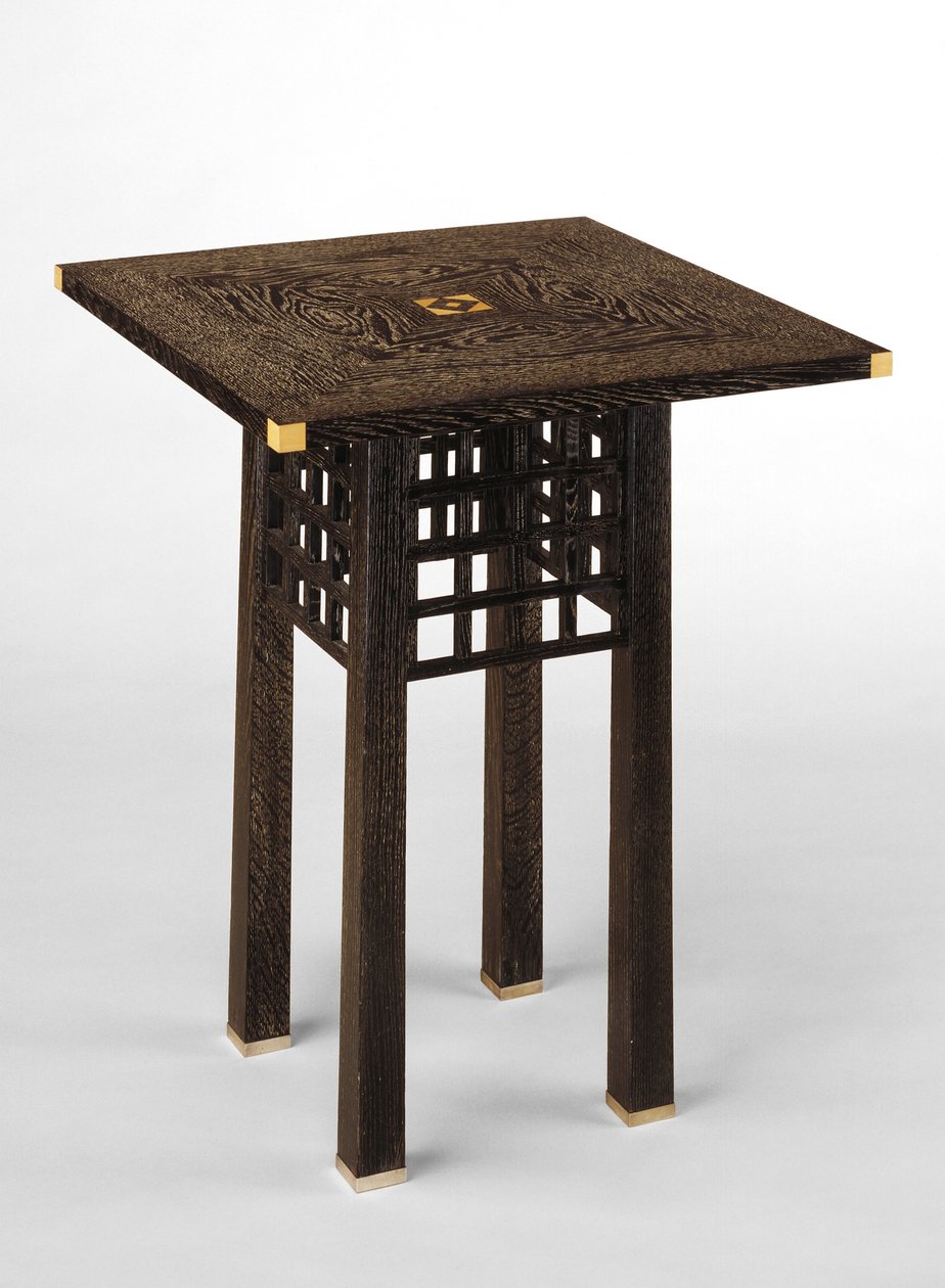 Bord, 1904 (eboniserad ek med vit fyllning, buxbomsinlägg och silverpläterade fästen) av Josef Hoffman