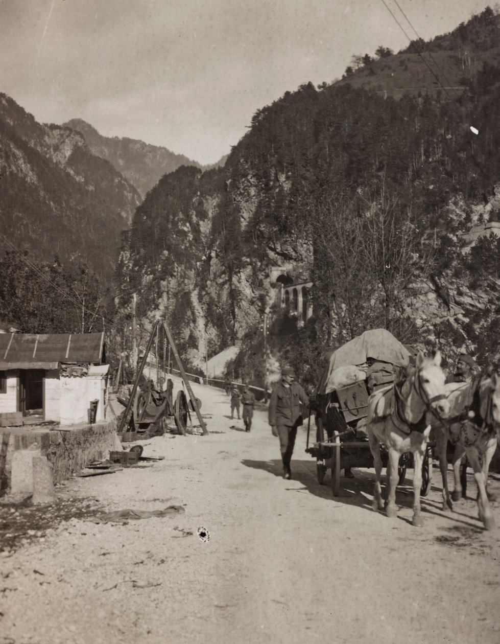 Album "Mitt världskrig - minnen av sydvästra fronten i Kärnten, Italien, Trentino-Alto Adige) 31/03/1915-12/11/ 1918 - Josef Zohles Wien ": militärvagn (s/v foto) av Josef Zohles