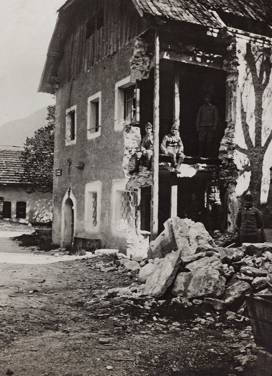 Album "Mitt världskrig - minnen av sydvästra fronten i Kärnten, Italien, Trentino-Alto Adige) 31/03/1915-12/11/1918 - Josef Zohles Vienna ": spillror i Valbruna (s/v pho av Josef Zohles