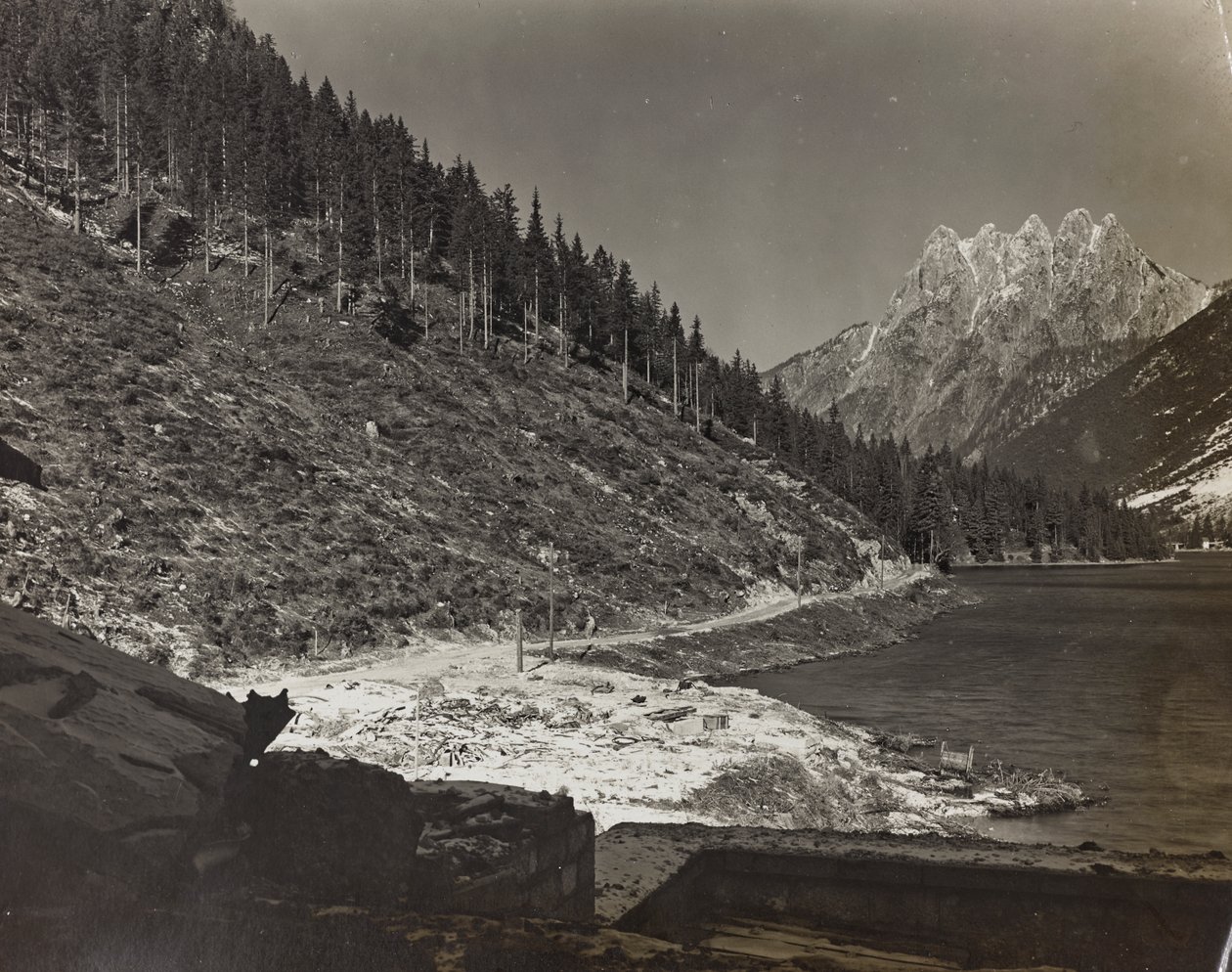 Album "Mitt världskrig - minnen av sydvästra fronten i Kärnten, Italien, Trentino-Alto Adige) 31/03/1915-12/11/ 1918 - Josef Zohles Wien ": bergslandskap (s/v pho av Josef Zohles
