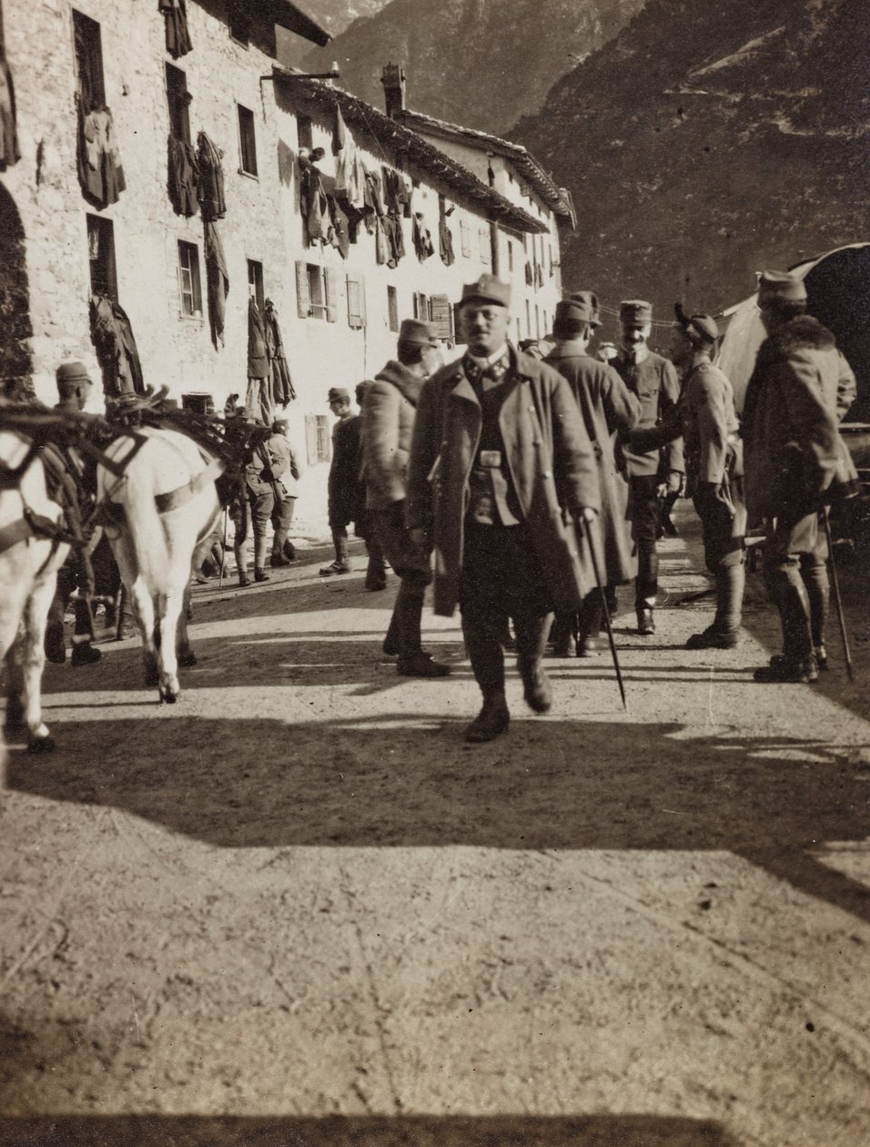 Album "Mitt världskrig - minnen av sydvästra fronten i Kärnten, Italien, Trentino-Alto Adige) 31/03/1915-12/11/ 1918 - Josef Zohles Vienna ": soldater i Chiusaforte (f/ av Josef Zohles