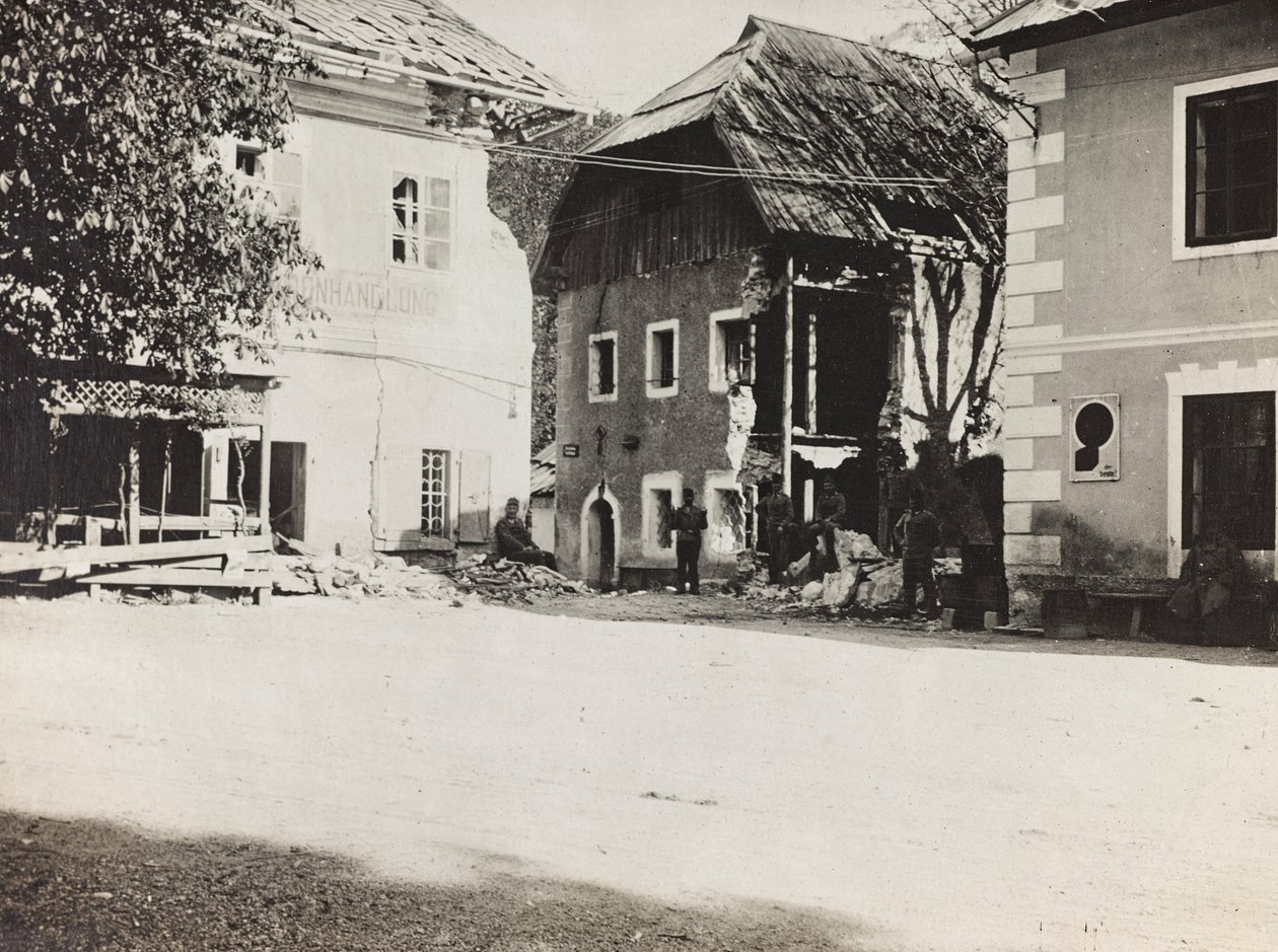 Album "Meine weltkriegs - Erinnerungen South-West Front (Kärnten, Italien, Sydtyrolen) (Mitt världskrig - minnen från sydvästra fronten i Kärnten, Italien, Trentino-Alto Adige) 31/03/1915-12/11/ 1918 - Josef Zohles Wien ": kvadrat med spillror (s/v pho av Josef Zohles