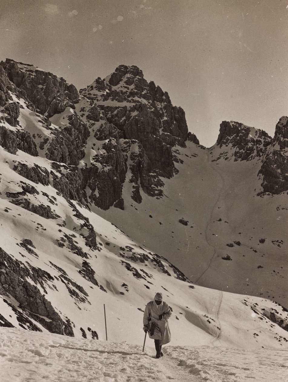 Album "Mitt världskrig - minnen av sydvästra fronten i Kärnten, Italien, Trentino-Alto Adige) 31/03/1915-12/11/ 1918 - Josef Zohles Vienna ": soldat i Alperna (s/v ph) av Josef Zohles