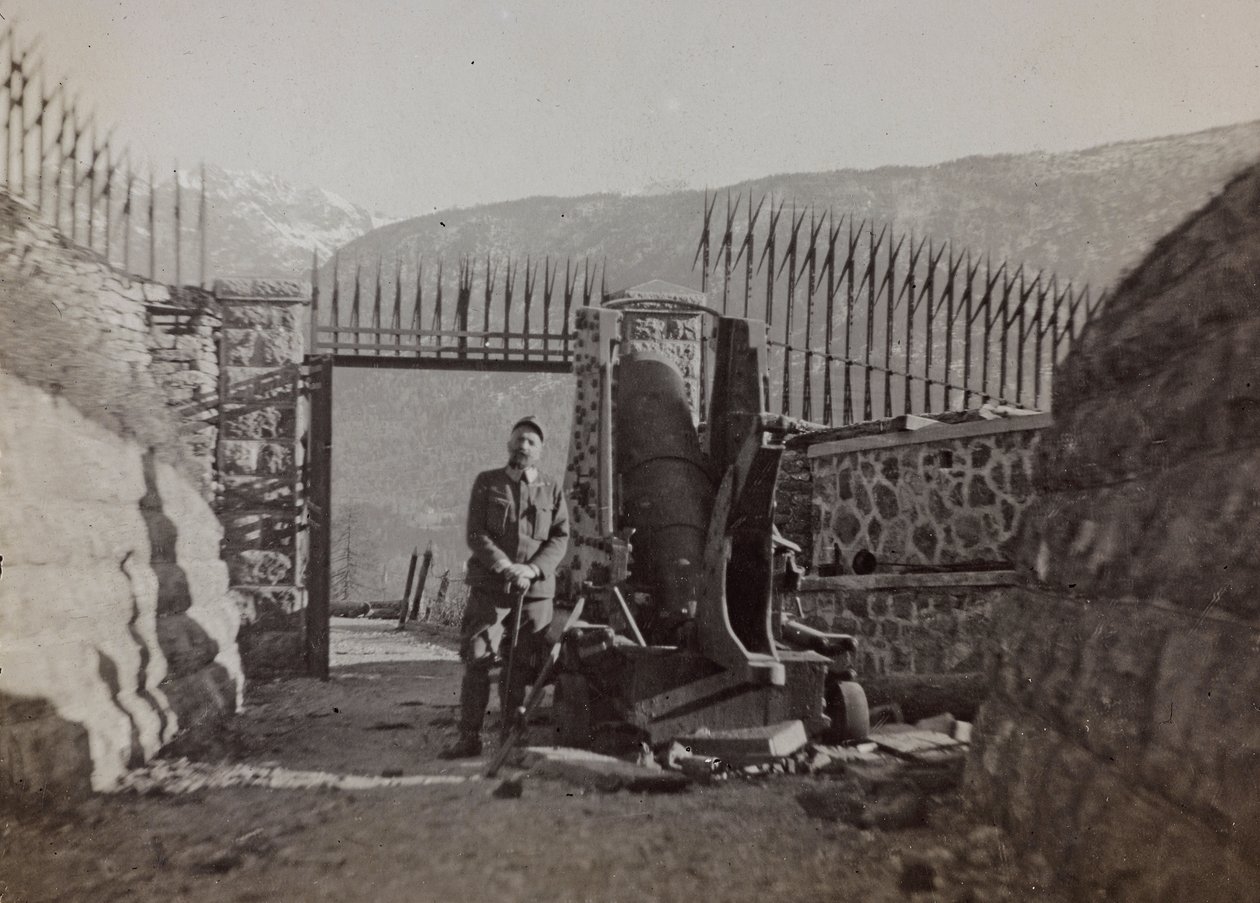 Album "Mitt världskrig - minnen av sydvästra fronten i Kärnten, Italien, Trentino-Alto Adige) 31/03/1915-12/11/ 1918 - Josef Zohles Wien ": soldat inne i en fästning ( av Josef Zohles