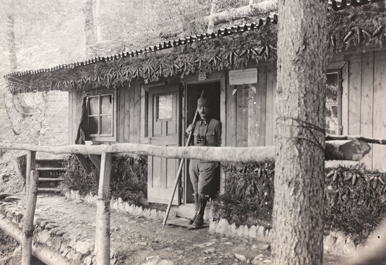Album "Mitt världskrig - minnen av sydvästra fronten i Kärnten, Italien, Trentino-Alto Adige) 31/03/1915-12/11/ 1918 - Josef Zohles Wien ": Kommandoämbetet (s/v foto av Josef Zohles