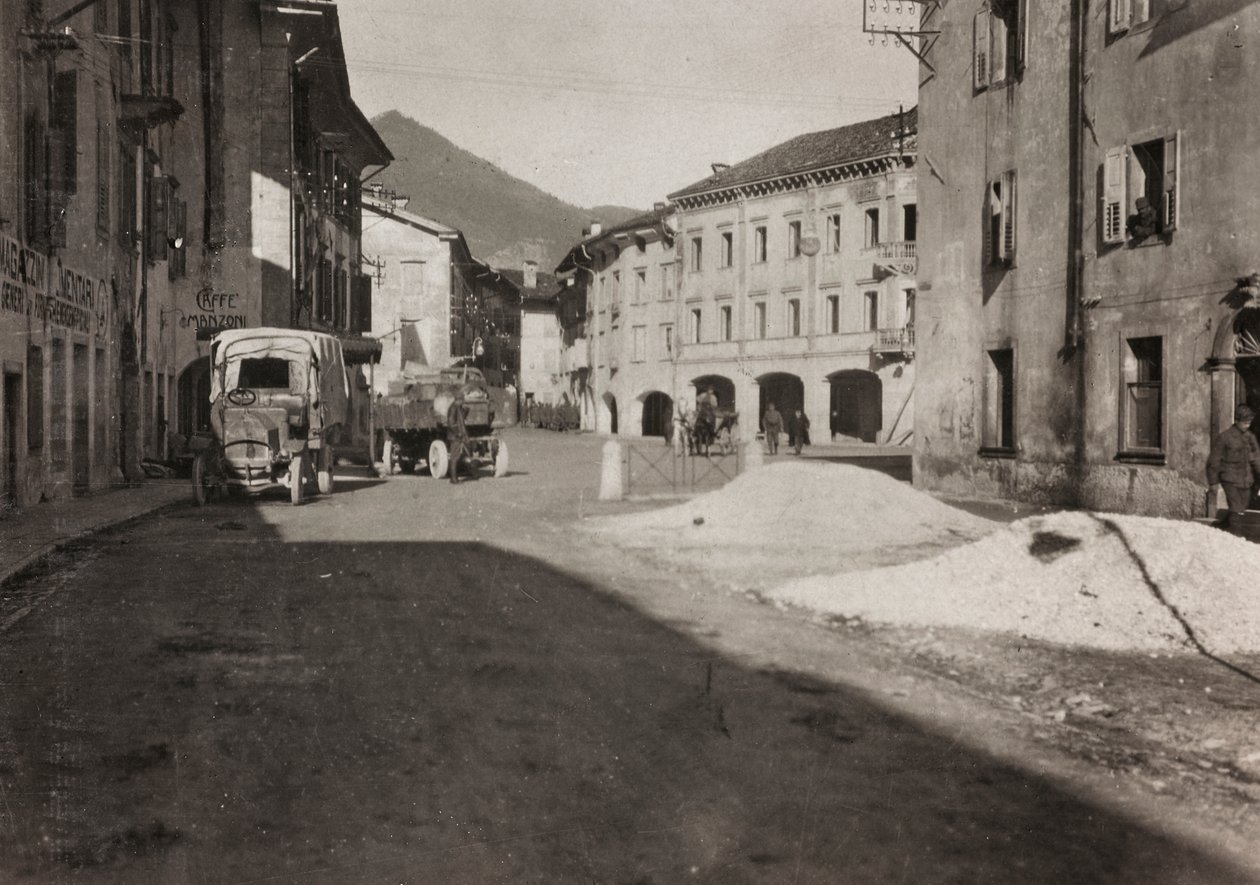 Album "Mitt världskrig - minnen av sydvästra fronten i Kärnten, Italien, Trentino-Alto Adige) 31/03/1915-12/11/ 1918 - Josef Zohles Wien ": square Tolmezzo (s/v foto) av Josef Zohles