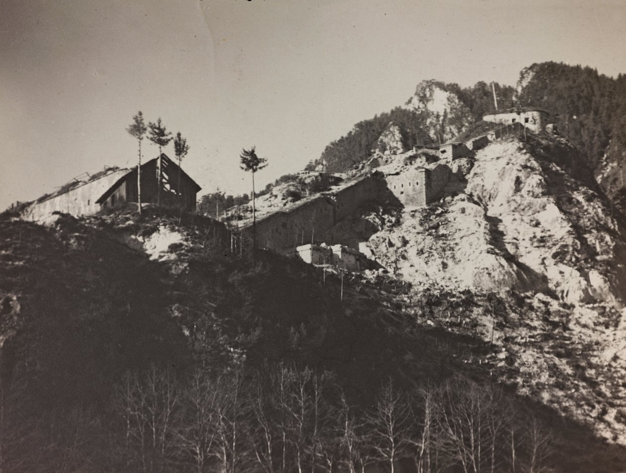 Album "Mitt världskrig - minnen av sydvästra fronten i Kärnten, Italien, Trentino-Alto Adige) 31/03/1915-12/11/ 1918 - Josef Zohles Wien ": Fort Hensel (s/v foto) av Josef Zohles