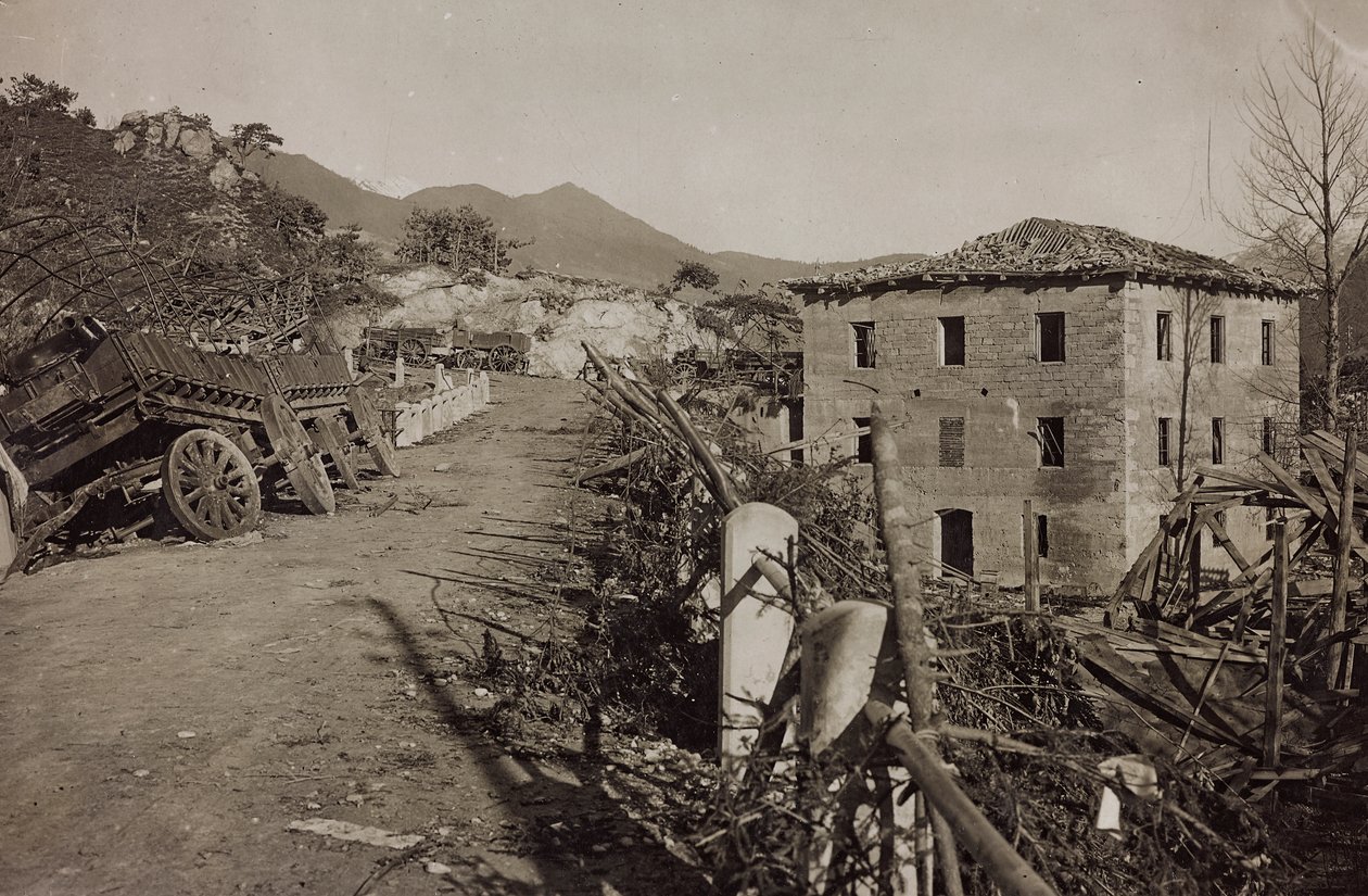 Album "Mitt världskrig - minnen av sydvästra fronten i Kärnten, Italien, Trentino-Alto Adige) 31/03/1915-12/11/ 1918 - Josef Zohles Wien ": spillror i Tolmezzo (s/v pho av Josef Zohles