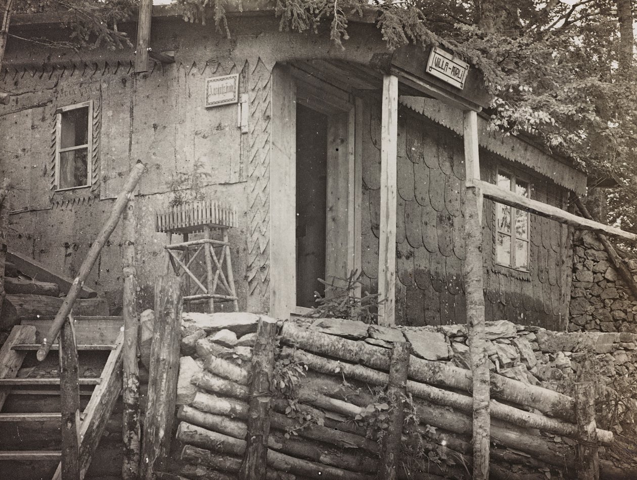 Album "Mitt världskrig - minnen av sydvästra fronten i Kärnten, Italien, Trentino-Alto Adige) 31/03/1915-12/11/1918 - Josef Zohles Wien ": Kommandohuset (s/v foto av Josef Zohles