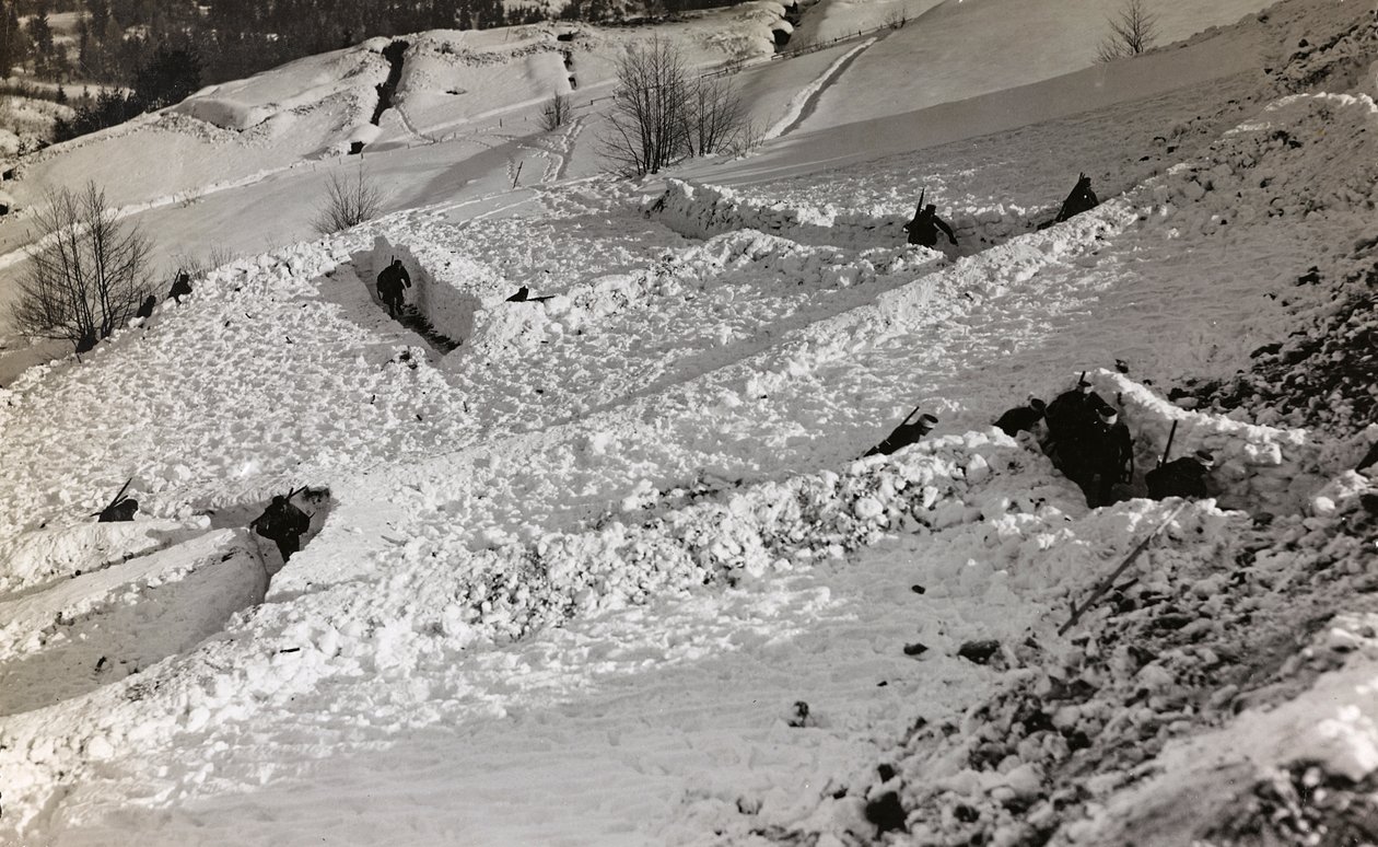 Album "Mitt världskrig - minnen av sydvästra fronten i Kärnten, Italien, Trentino-Alto Adige) 31/03/1915-12/11/ 1918 - Josef Zohles Vienna ": skyttegravar i snön (s/v p av Josef Zohles