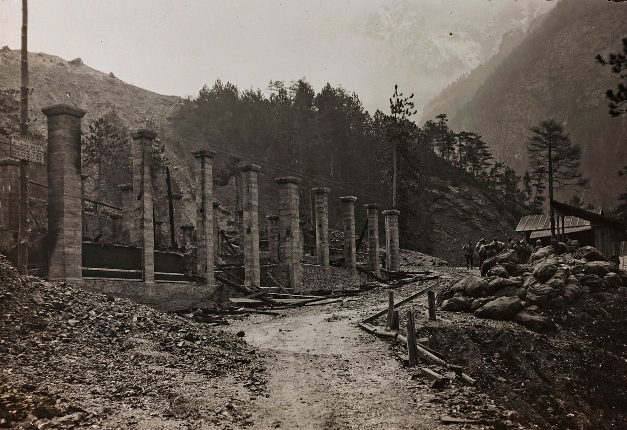 Album "Mitt världskrig - minnen av sydvästra fronten i Kärnten, Italien, Trentino-Alto Adige) 31/03/1915-12/11/ 1918 - Josef Zohles Wien ": spillror (s/v foto) av Josef Zohles
