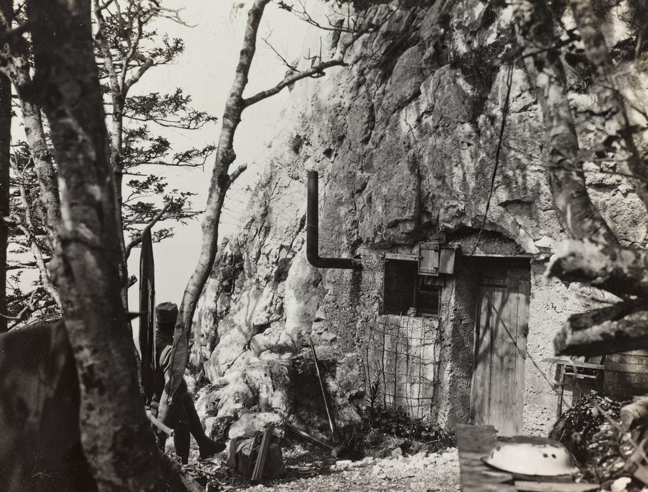 Album "Mitt världskrig - minnen av sydvästra fronten i Kärnten, Italien, Trentino-Alto Adige) 31/03/1915-12/11/ 1918 - Josef Zohles Vienna ": krigets fristad (s/v foto) av Josef Zohles