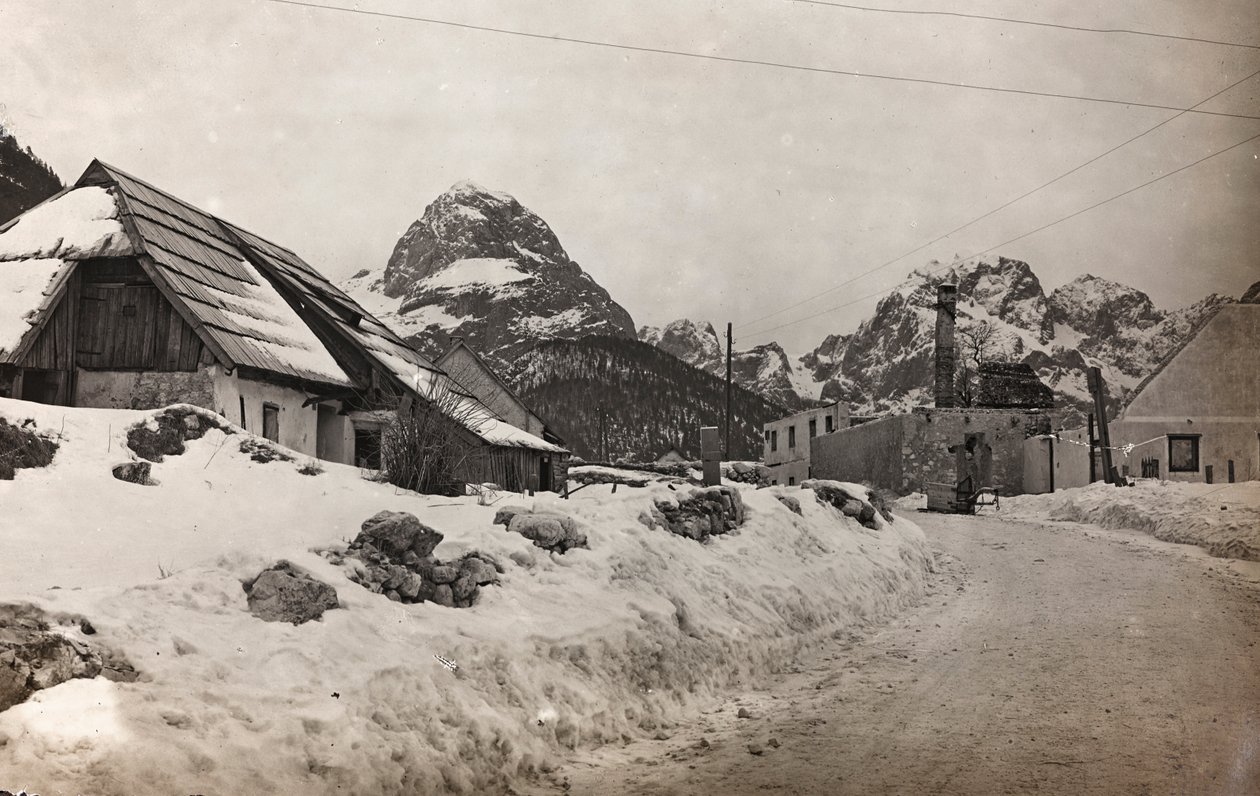 Album "Mitt världskrig - minnen av sydvästra fronten i Kärnten, Italien, Trentino-Alto Adige) 31/03/1915-12/11/ 1918 - Josef Zohles Wien ": utsikt över Cave del Predil (b/ av Josef Zohles